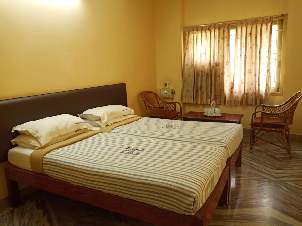 Hotel Victoriyah Thanjavur Luaran gambar